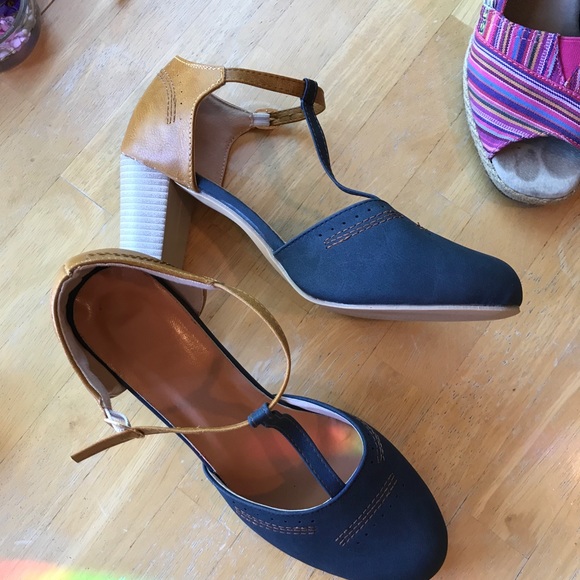 LOT of Womens Size 10 Heels - Picture 3 of 7